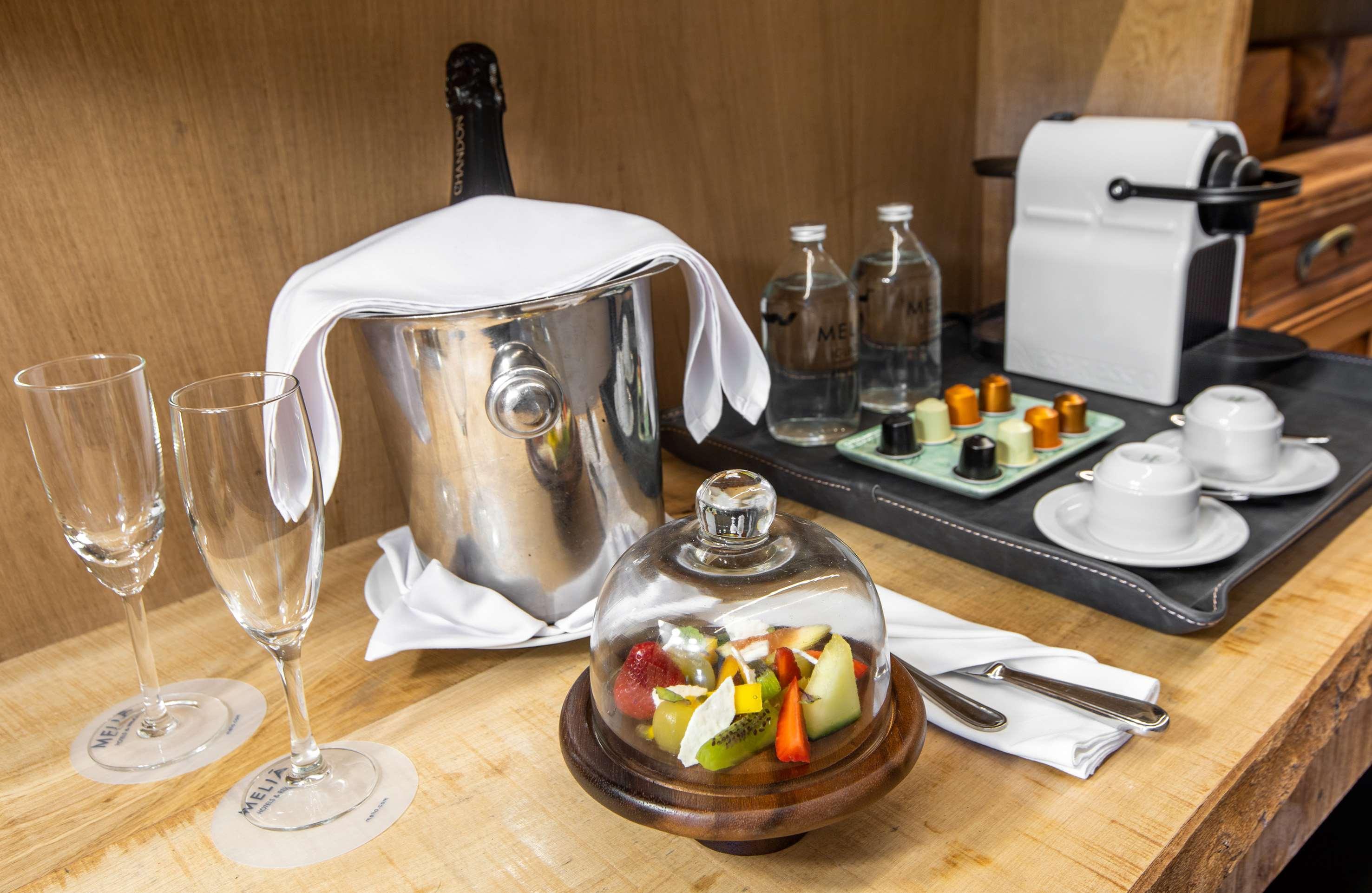 Hotel Gran Melia Iguazu Puerto Iguazú Exteriér fotografie A room service tray