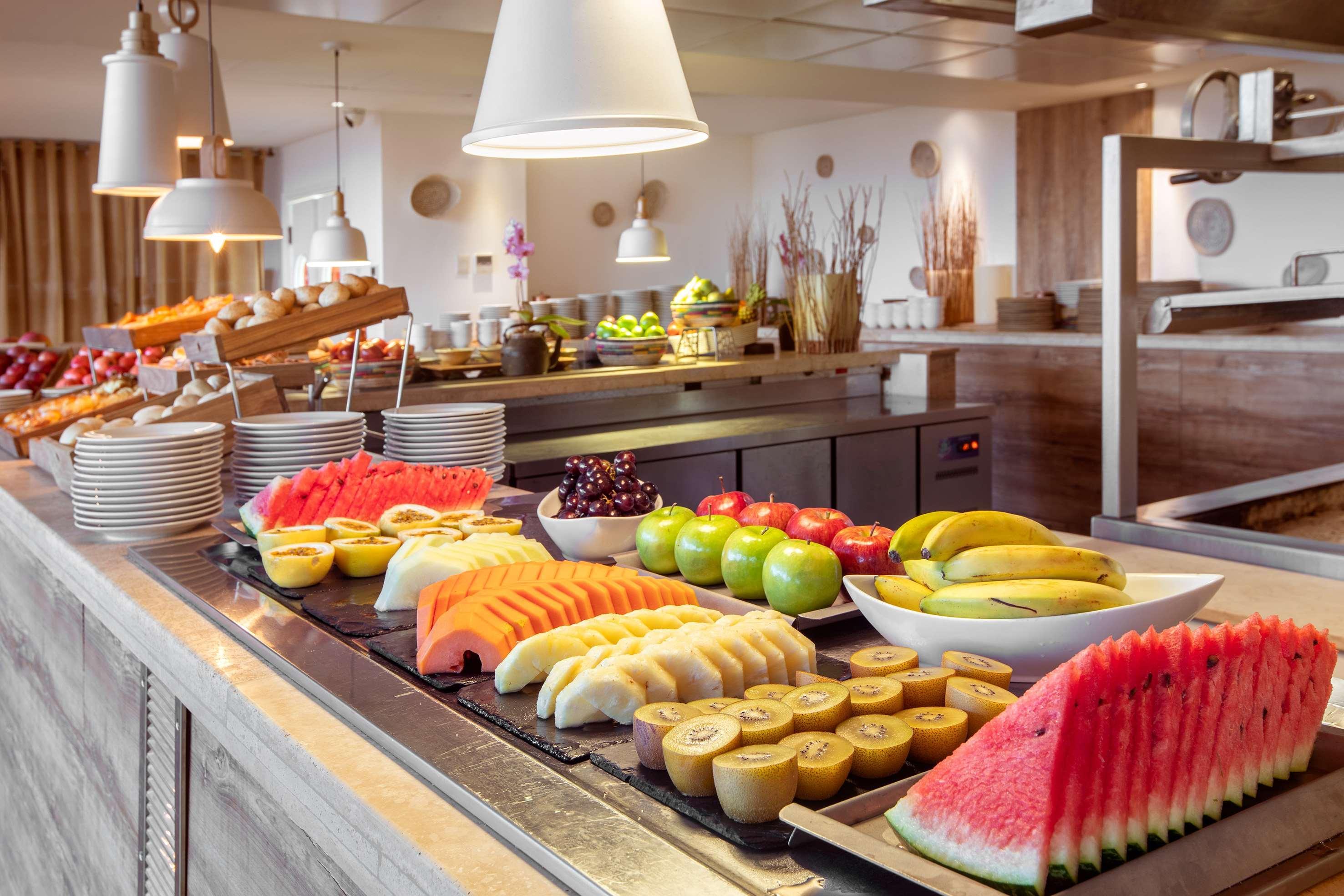Hotel Gran Melia Iguazu Puerto Iguazú Exteriér fotografie A fruit salad buffet